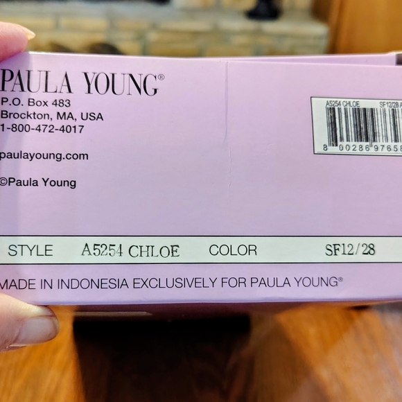 Voluminous Wavy Hair Wig in Light Brown - Picture 9 of 10